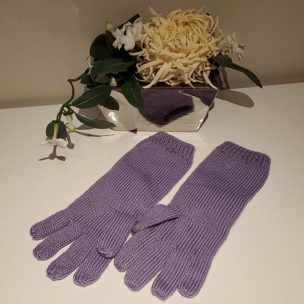 Gloves - Picture 3 of 5